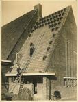 Werk aan het dak.
<br/>
Particuliere collectie, 1931